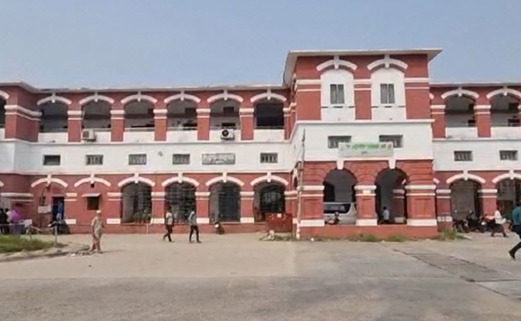 খুলনায় আদালত চত্বরে দু’জনকে প্রকাশ্যে গুলি করে হত্যা