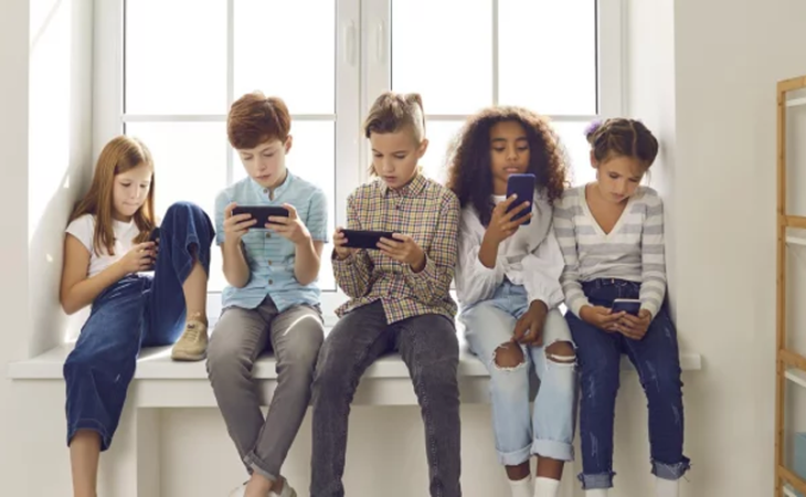 ৩০ মিনিটের বেশি সোশ্যাল মিডিয়া ব্যবহার শিশুদের মনোযোগের ক্ষমতা কমায়