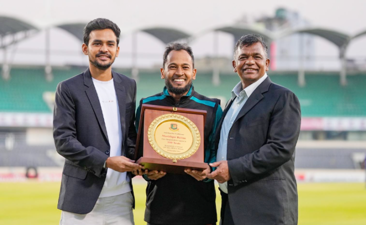 শততম টেস্টে মুশফিককে সম্মাননা জানালেন ক্রীড়া উপদেষ্টা