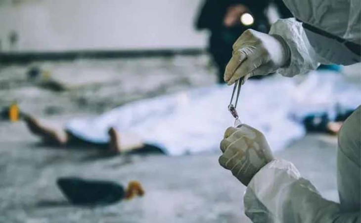 কিছু মৃতদেহ বহুদিনেও কেন মাটিতে পচে যায় না?