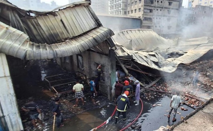 কেরানীগঞ্জের গ্যাসলাইট কারখানায় আগুনে নিহত ৫ 