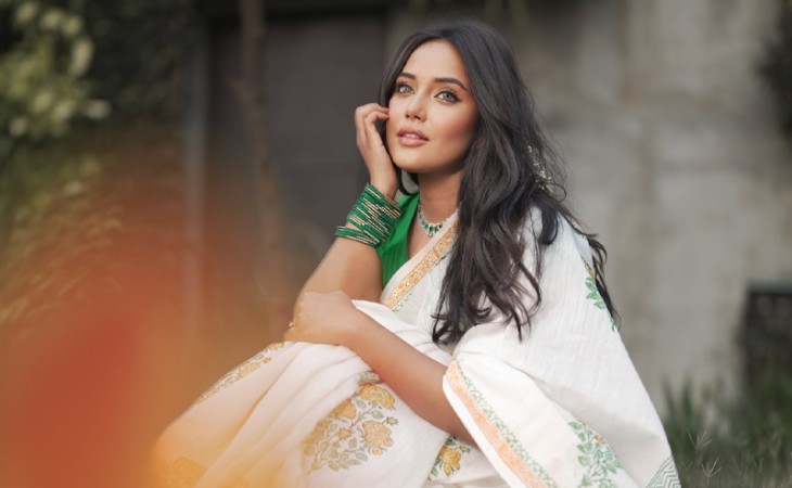 আজ মানুষ মানুষকেই ভয় পায়: মাহি