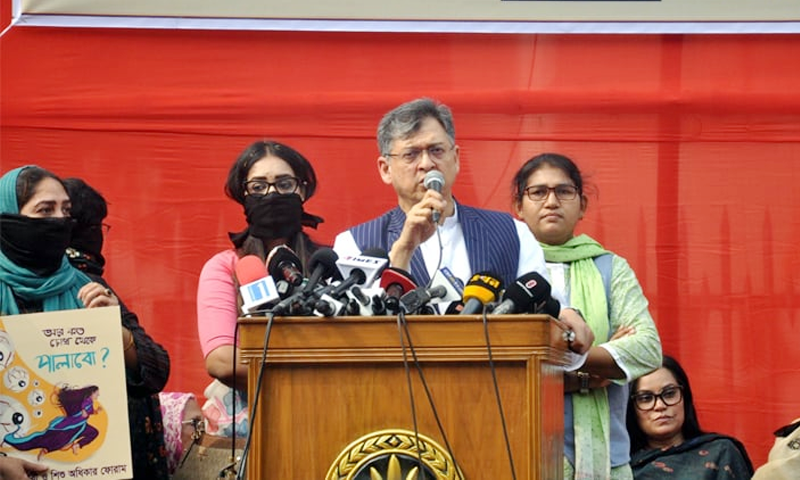 একটি দল ধর্মের নামে রাজনীতির করে ভোটের বৈতরণী পার হতে চায়