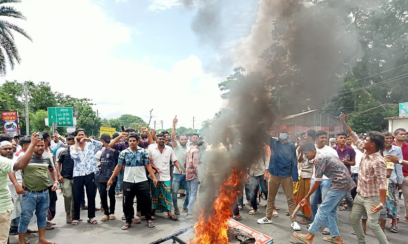 ভাঙ্গায় আসন পুনর্বিন্যাস নিয়ে ২ মহাসড়ক অবরোধ, যানবাহন চলাচল বন্ধ