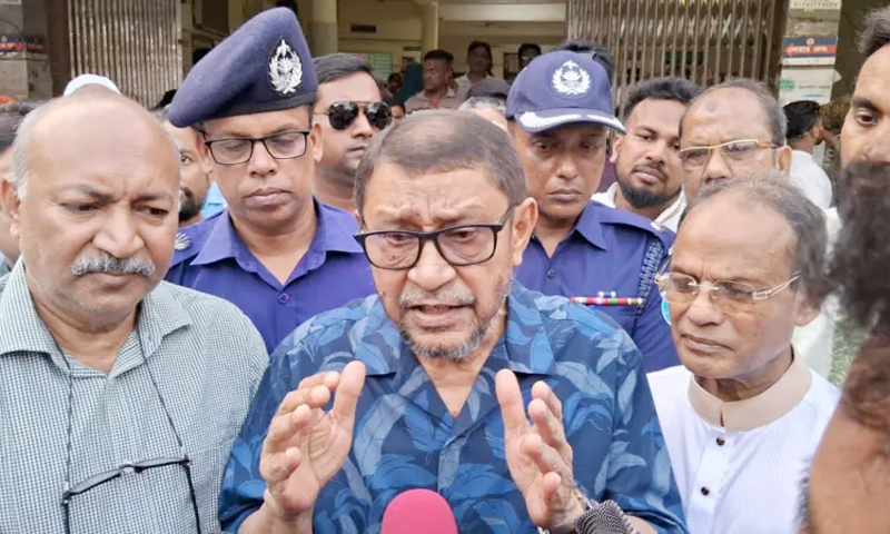 টিকা সংকট নিয়ে সাক্ষাৎকার দেওয়ায় স্বাস্থ্য কর্মকর্তাকে প্রত্যাহার স্বাস্থ্যমন্ত্রীর