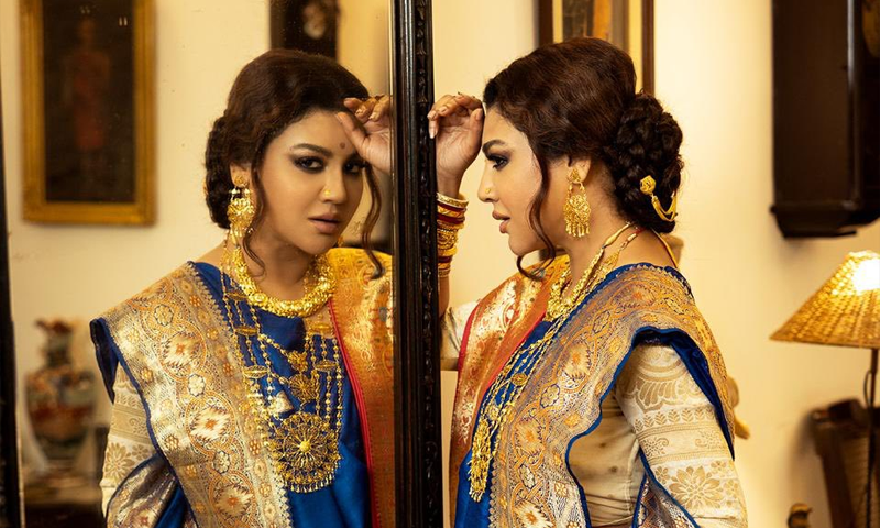 মায়ের বিয়ে ও বৌভাতের শাড়ি পরে যে অনুভূতির কথা জানালেন জয়া আহসান