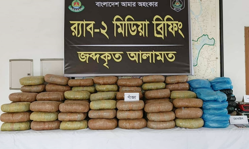 মা-মেয়েসহ ৪ নারী মাদক কারবারিকে গ্রেপ্তার, মিলল ২১০ কেজি গাঁজা