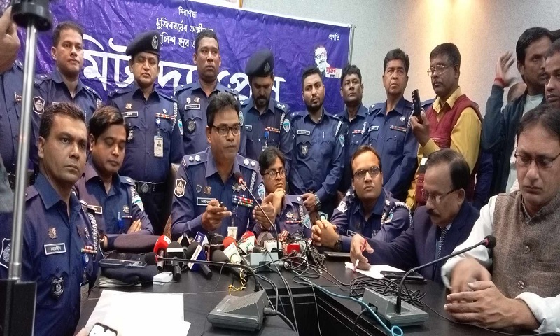 নোয়াখালীতে প্রহরীকে হত্যা করে ডাকাতির ঘটনায় গ্রেপ্তার ৭