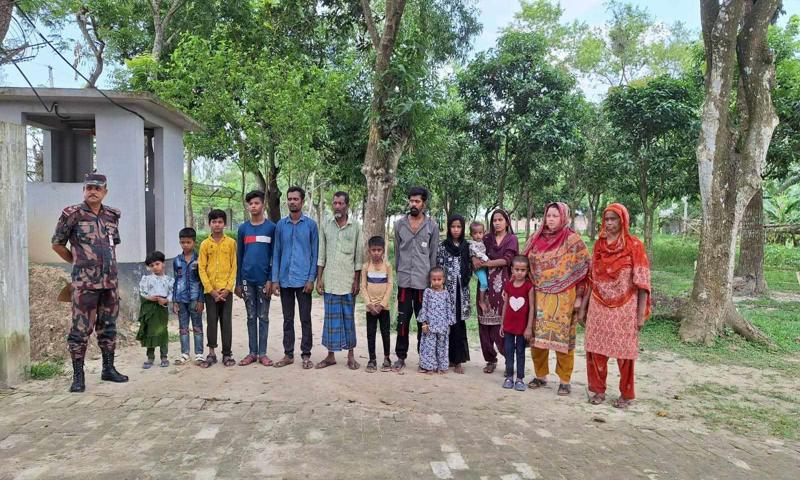 বিরামপুর সীমান্ত দিয়ে ১৫ জনকে পুশইন বিএসএফের