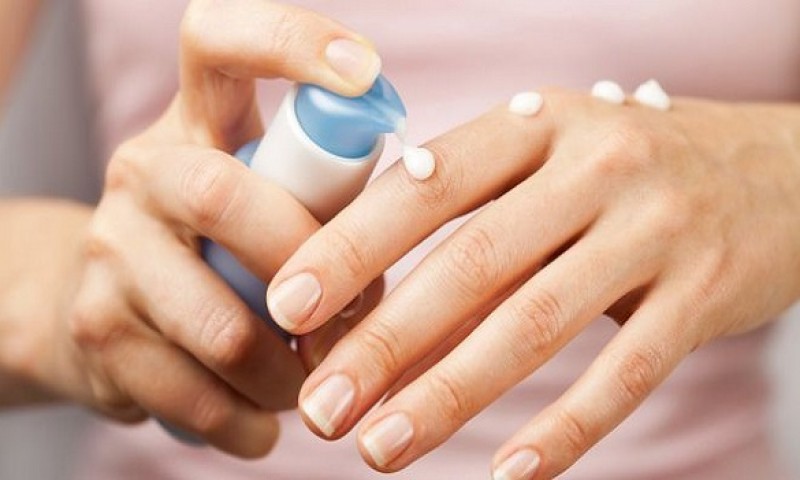 যেভাবে নিতে পারেন শীতকালে হাতের যত্ন