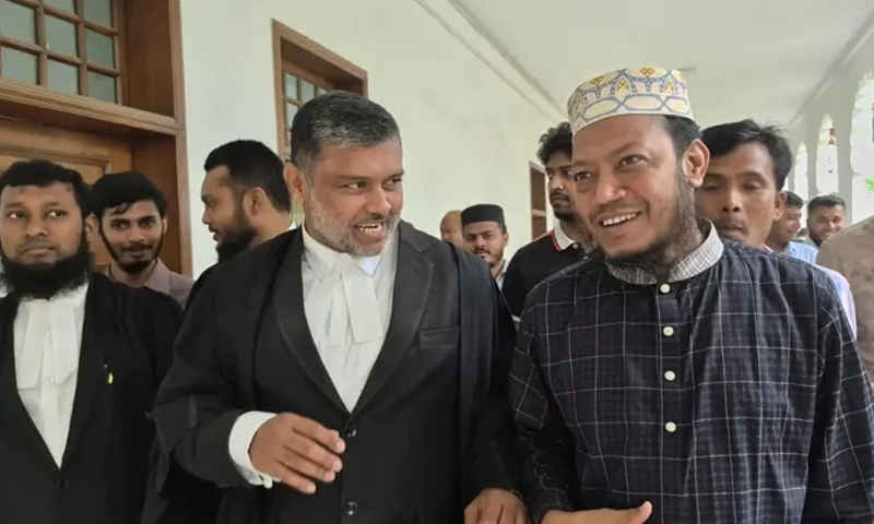 এবার হাইকোর্টে আগাম জামিন পেলেন মুফতি আমির হামজা 