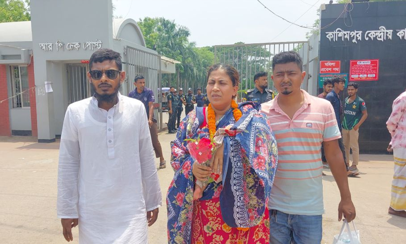 মুক্তি পেলেন দেড় মাসের শিশুর মা সেই যুব মহিলা লীগ নেত্রী