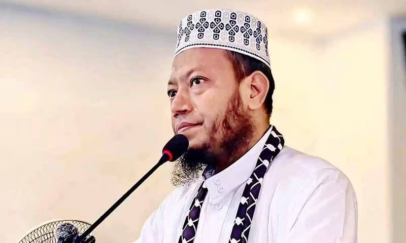 মুফতি আমির হামজার বিরুদ্ধে গ্রেপ্তারি পরোয়ানা জারি