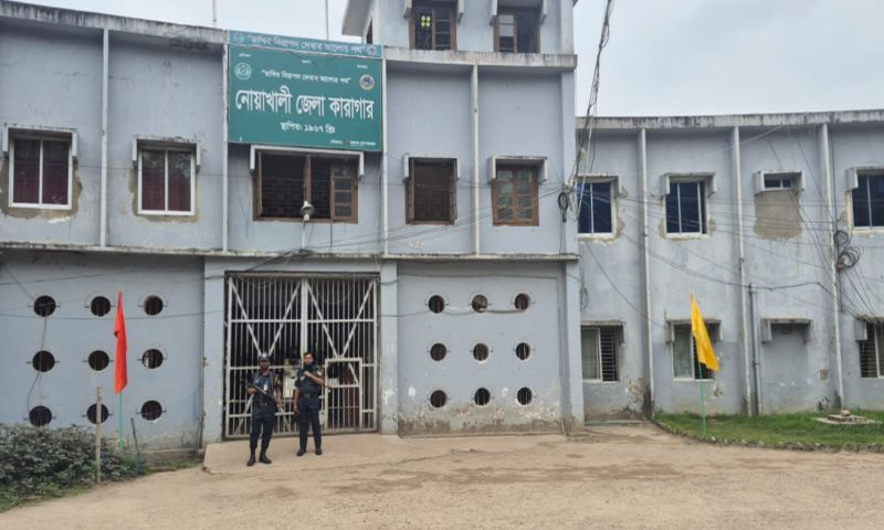  নোয়াখালী কারাগারে বসেই এসএসসি পরীক্ষা দিচ্ছে রাজিন