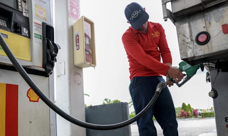   মার্কিন নৌ অবরোধে বিশ্ববাজারে জ্বালানি তেলের দামে আগুন