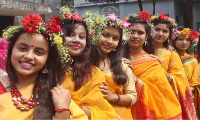 আজি বসন্ত জাগ্রত দ্বারে!